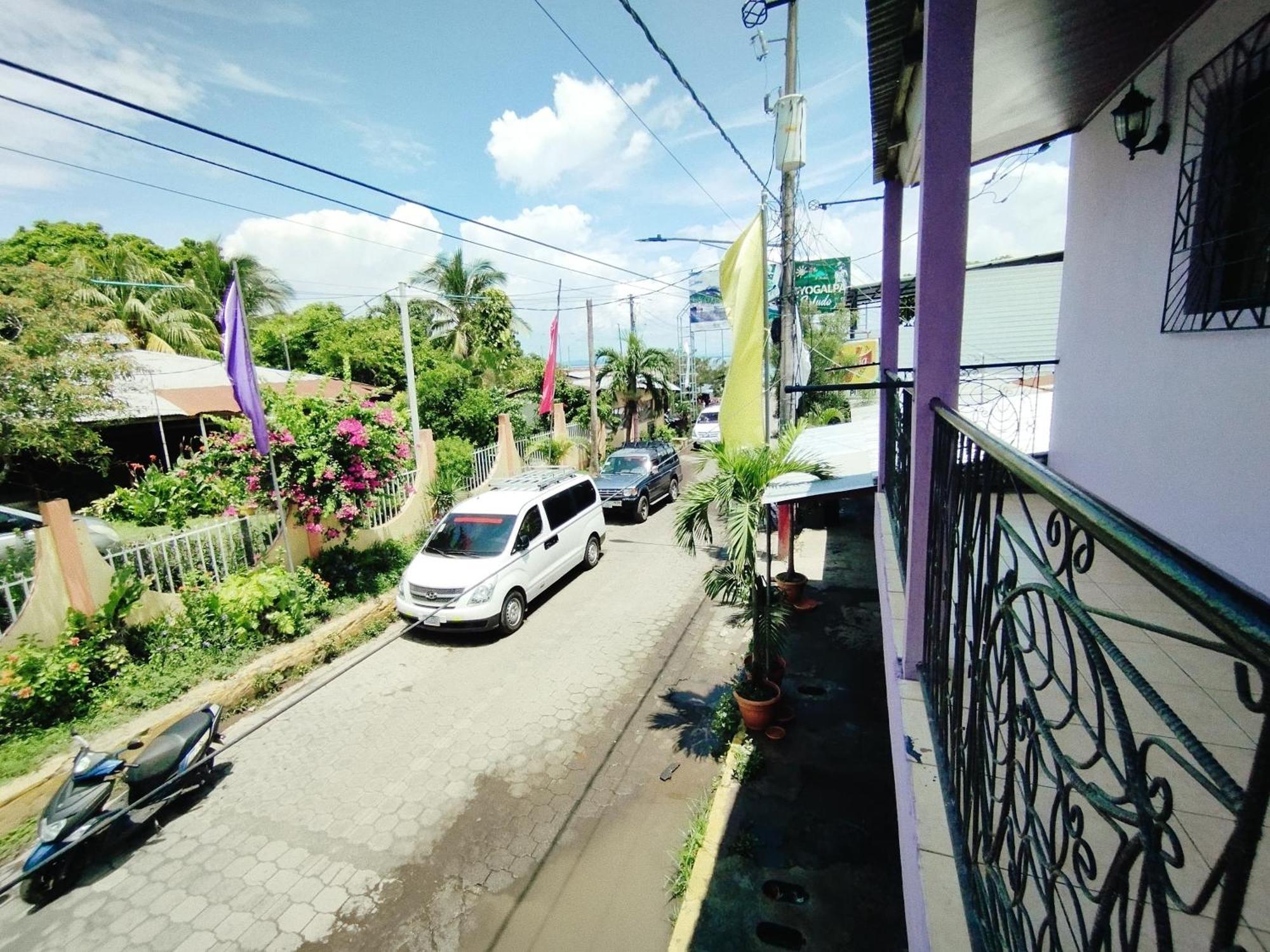 The Landing Hotel And Restaurant Moyogalpa Exterior photo