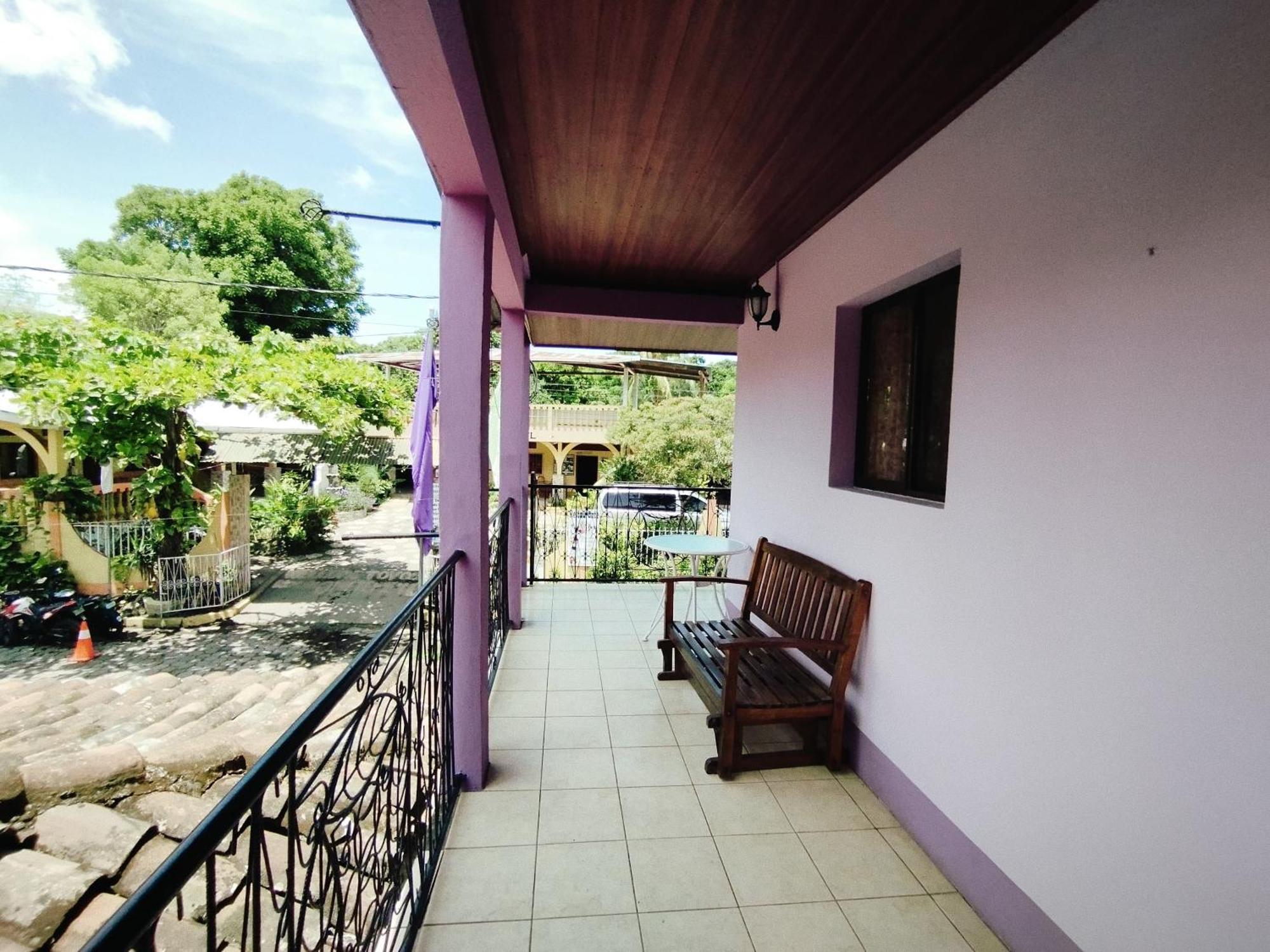 The Landing Hotel And Restaurant Moyogalpa Exterior photo
